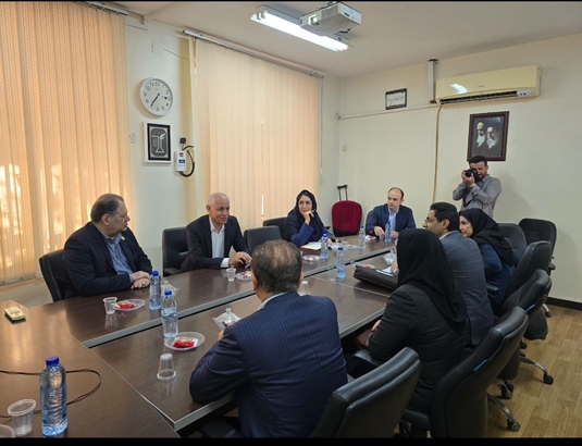 بازدید ریاست محترم دانشگاه علوم پزشکی جندی‌شاپور اهواز از مراکز رشد دارویی و سلامت با محوریت توسعه فناوری و بررسی زیرساخت‌های اتاق تمیز